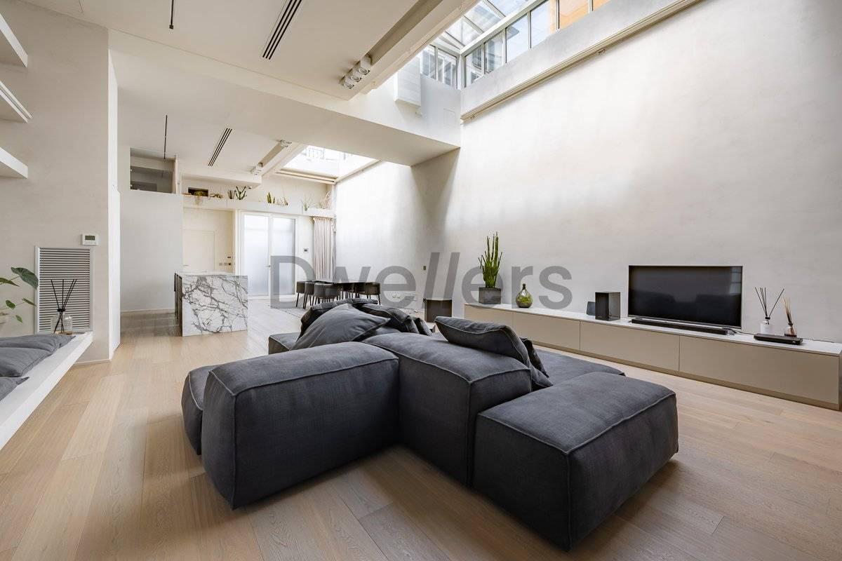 appartamento in vendita a Milano in zona Porta Nuova
