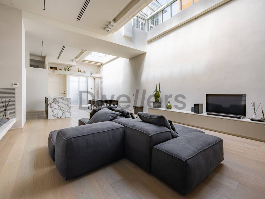 appartamento in vendita a Milano in zona Porta Nuova