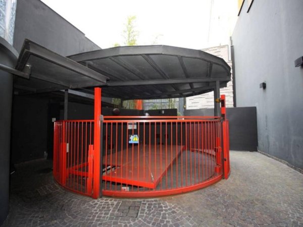 negozio in vendita a Milano in zona Guastalla