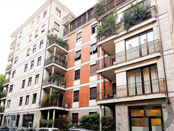 appartamento in vendita a Milano in zona Sant'Ambrogio