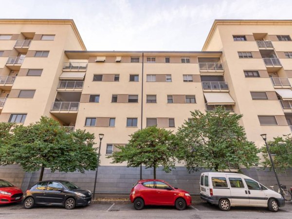 appartamento in vendita a Milano in zona Famagosta
