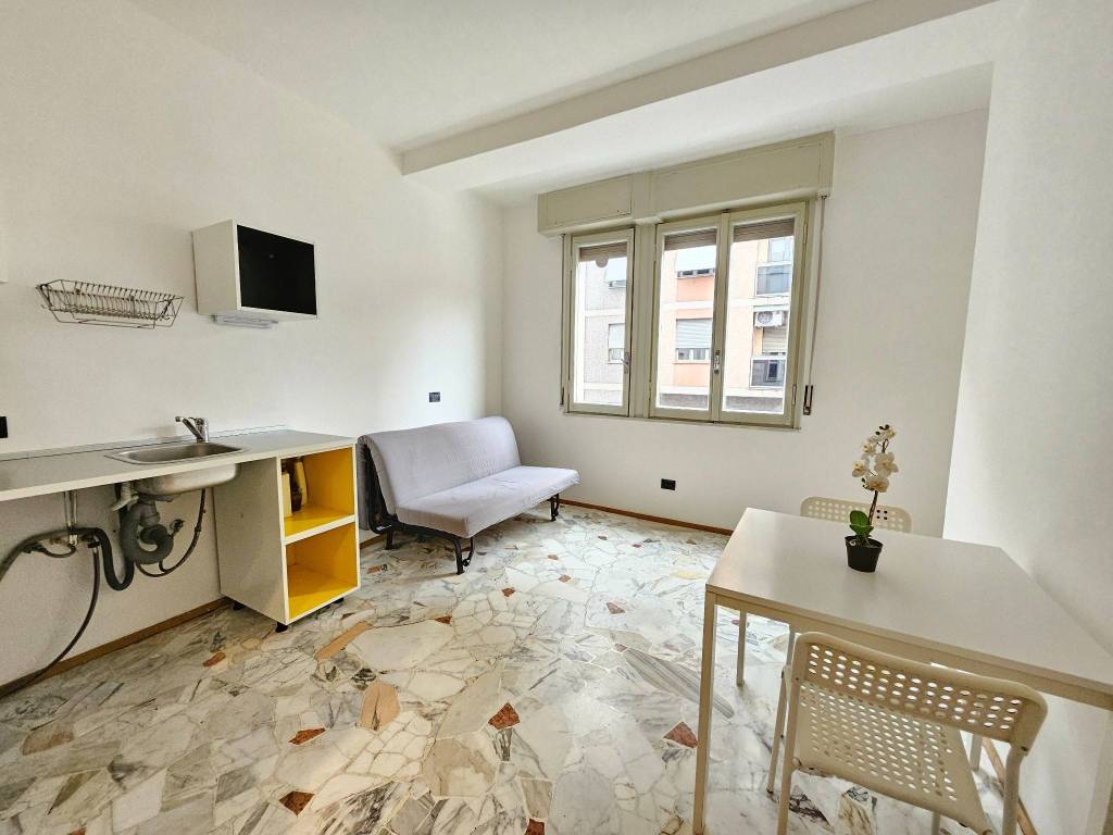monolocale in vendita a Milano in zona Cascina dei Pomi