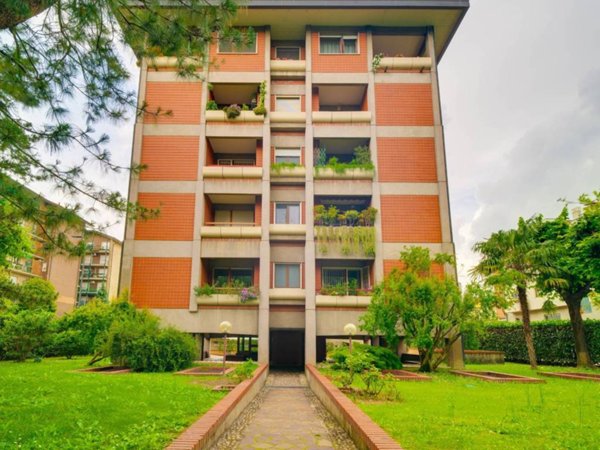 appartamento in vendita a Milano in zona Famagosta