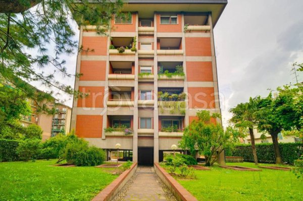 appartamento in vendita a Milano in zona Barona