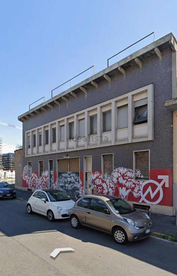 capannone in vendita a Milano in zona Lambrate