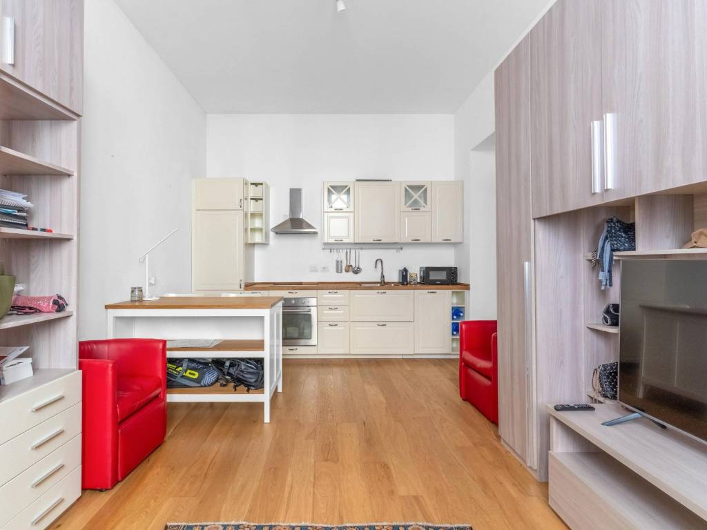appartamento in vendita a Milano in zona Solari