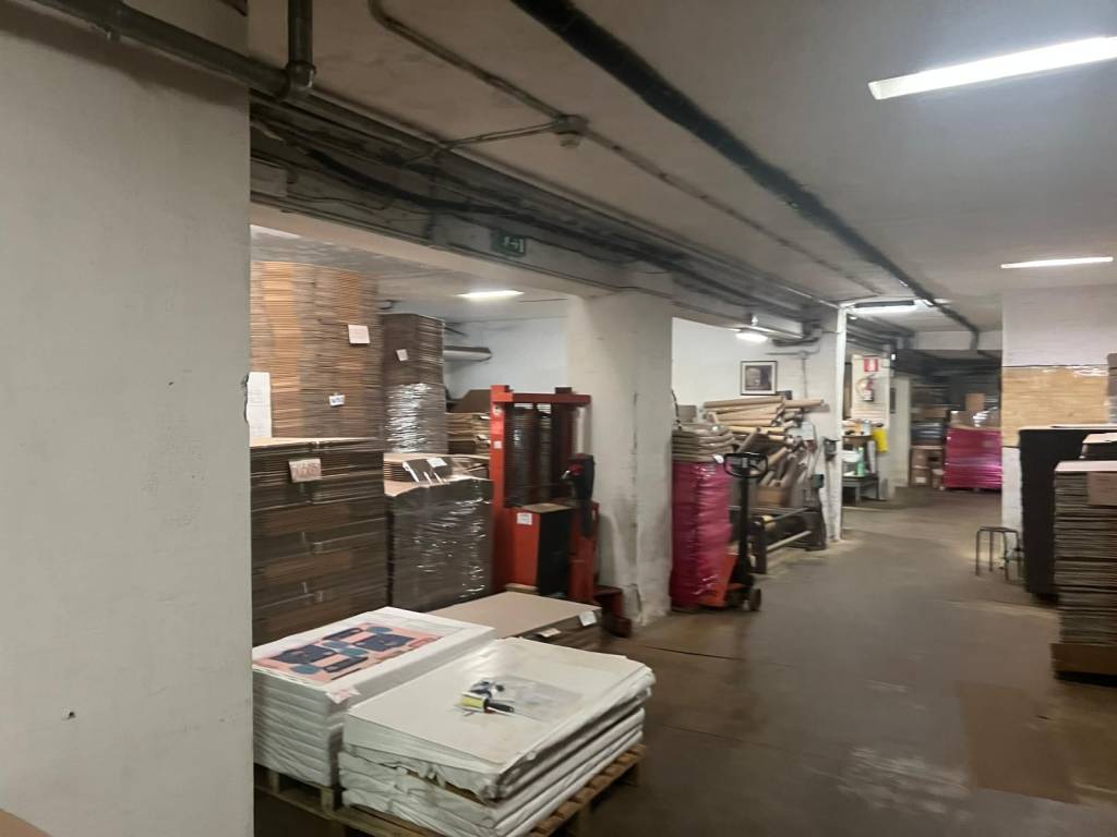 locale commerciale in vendita a Milano in zona Porta Garibaldi