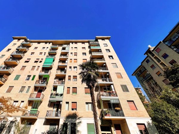 appartamento in vendita a Milano in zona Lorenteggio