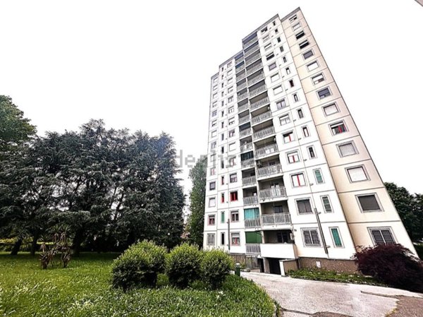 appartamento in vendita a Milano in zona Gallaratese