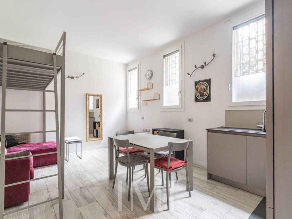 appartamento in vendita a Milano in zona Solari