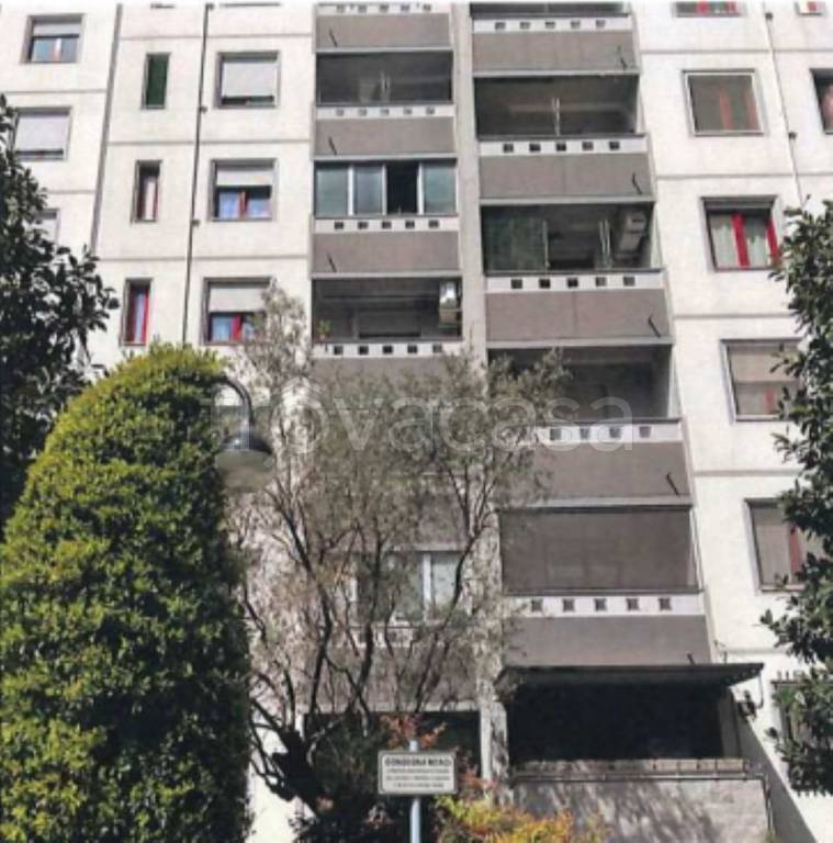 appartamento in vendita a Milano in zona Gallaratese
