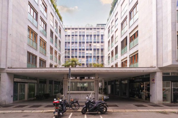 appartamento in vendita a Milano in zona Porta Nuova