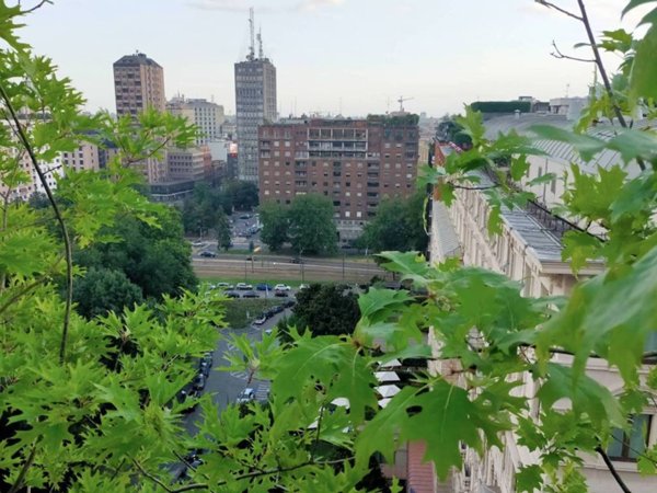 intera palazzina in vendita a Milano in zona Centro Direzionale