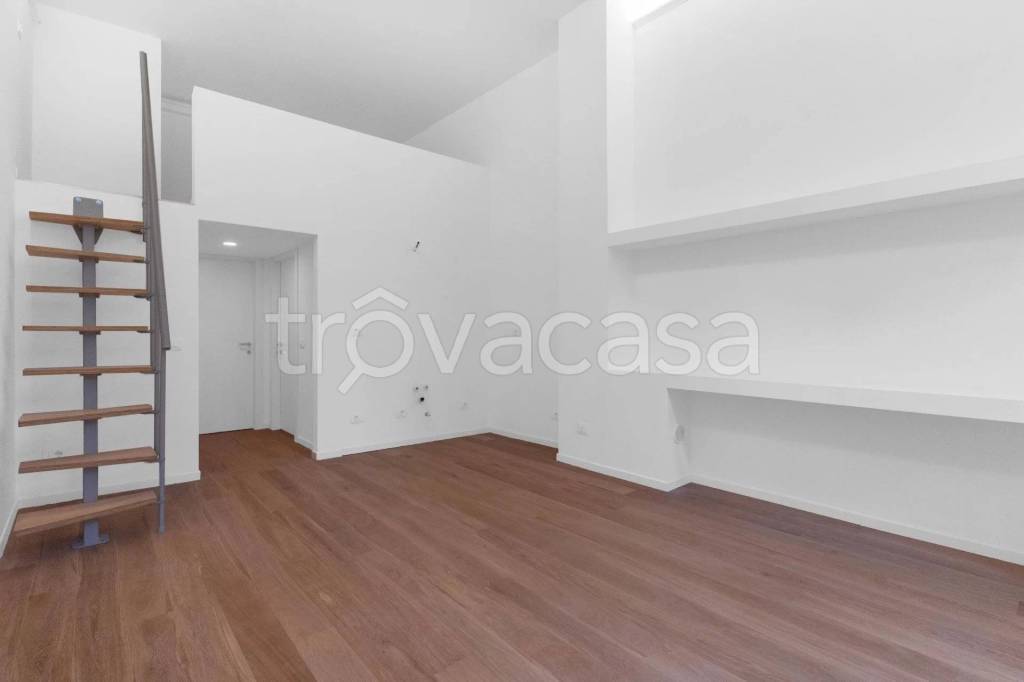 appartamento in vendita a Milano in zona Lorenteggio