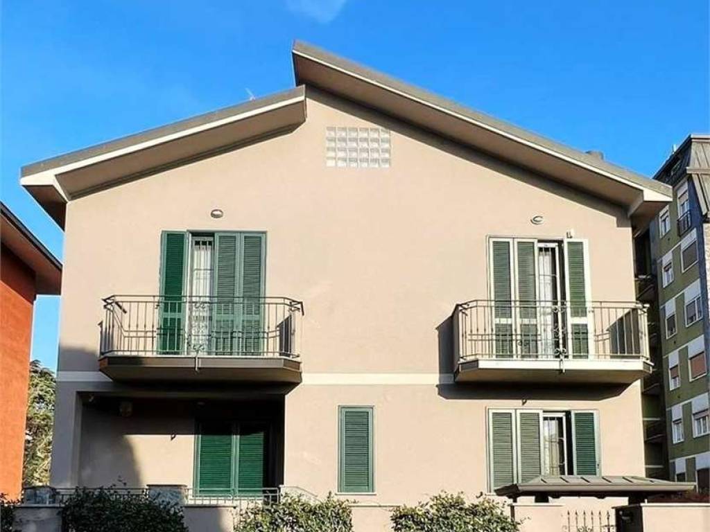 casa indipendente in vendita a Milano in zona Vigentino
