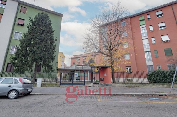 appartamento in vendita a Milano in zona Forze Armate