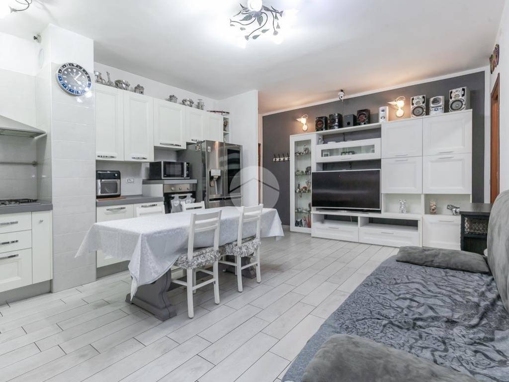 appartamento in vendita a Milano in zona Lorenteggio