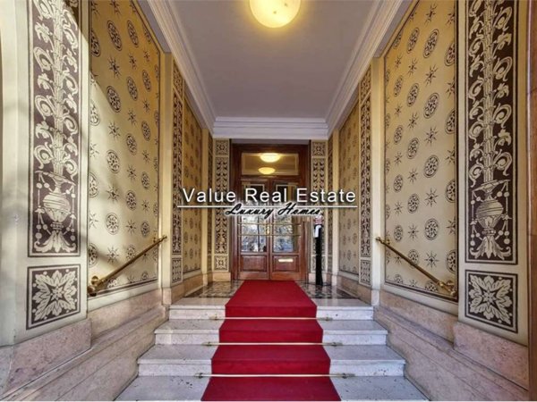 appartamento in vendita a Milano in zona Bullona