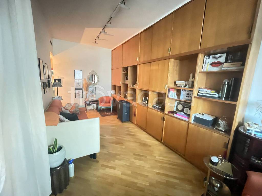 appartamento in vendita a Milano in zona Porta Nuova