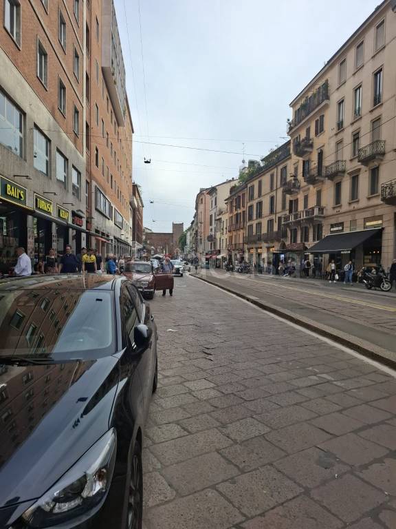 negozio in vendita a Milano in zona Porta Ticinese