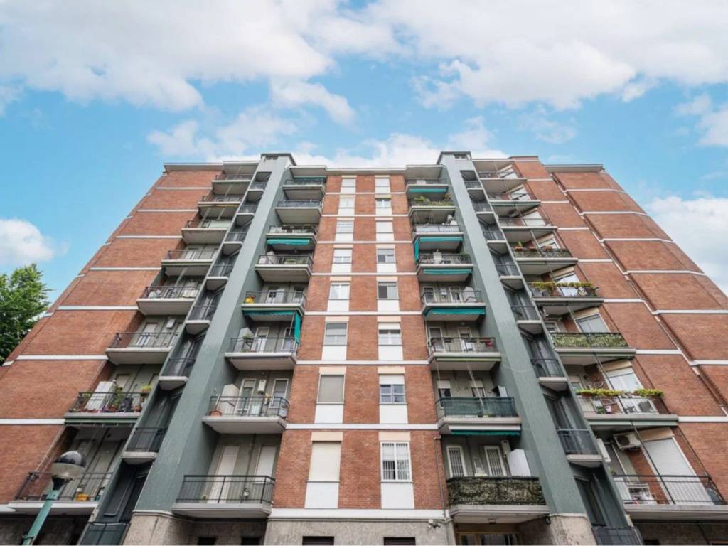 appartamento in vendita a Milano in zona Barona