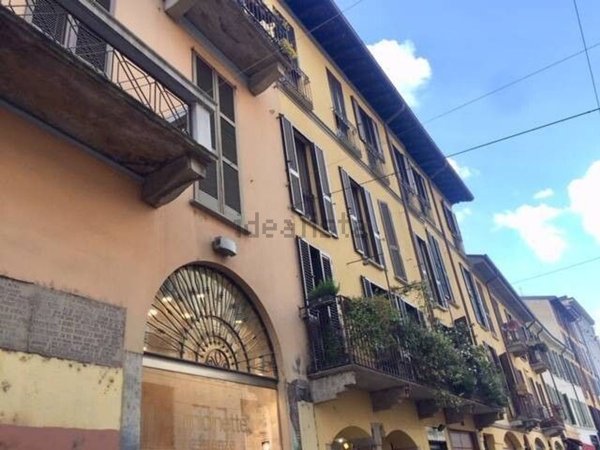 negozio in vendita a Milano in zona Porta Ticinese