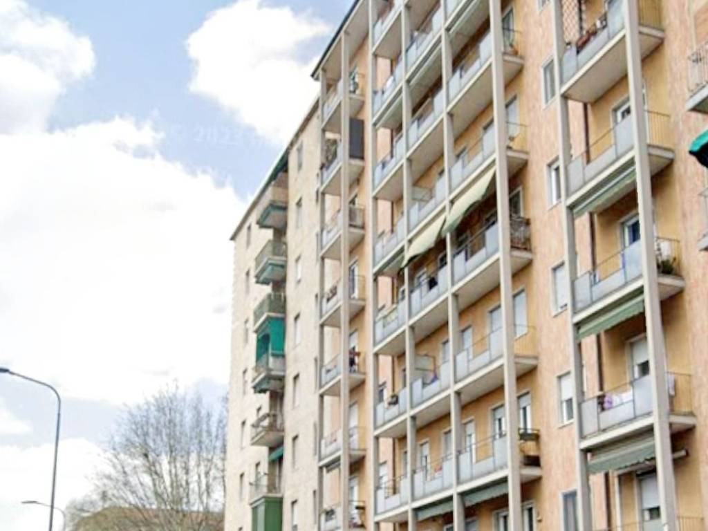 appartamento in vendita a Milano in zona Famagosta