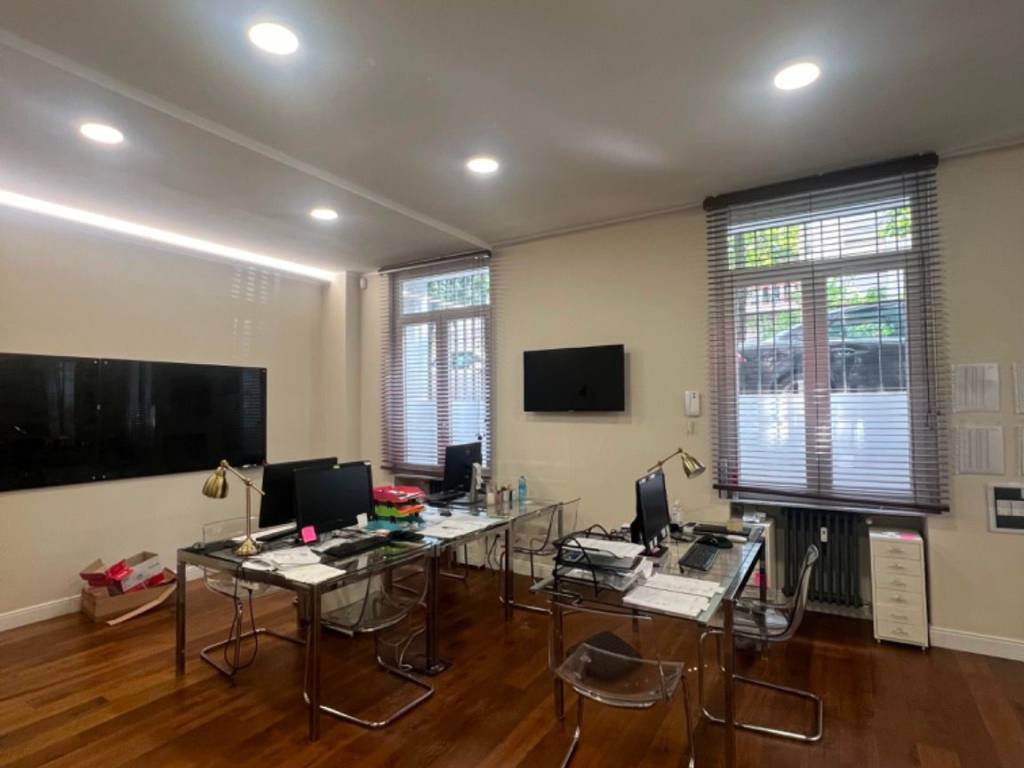 ufficio in vendita a Milano in zona Porta Garibaldi