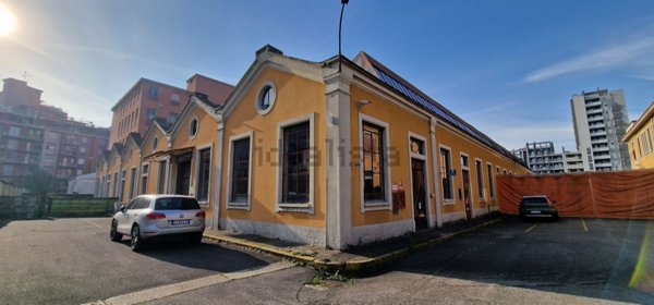 ufficio in vendita a Milano in zona Crescenzago