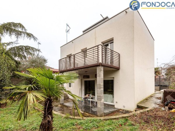 casa indipendente in vendita a Milano