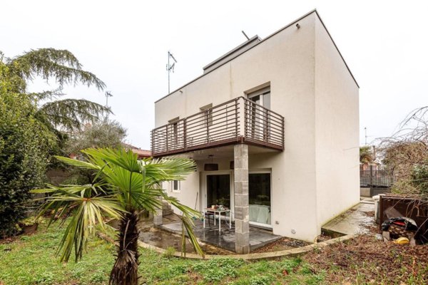 casa indipendente in vendita a Milano in zona Lorenteggio