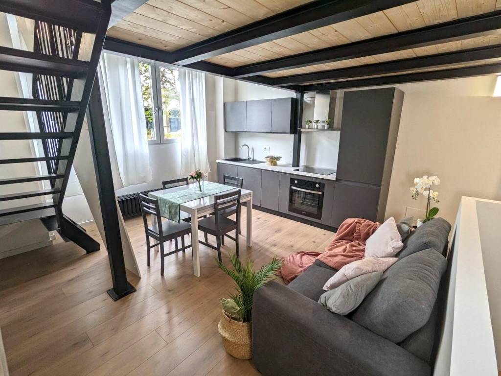 appartamento in vendita a Milano in zona Centro Direzionale