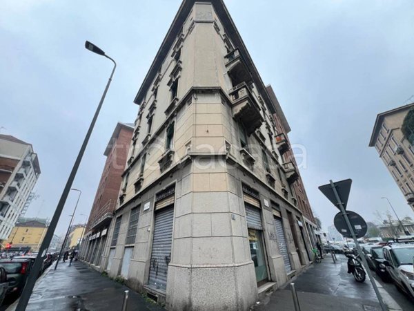 locale commerciale in vendita a Milano in zona Corvetto