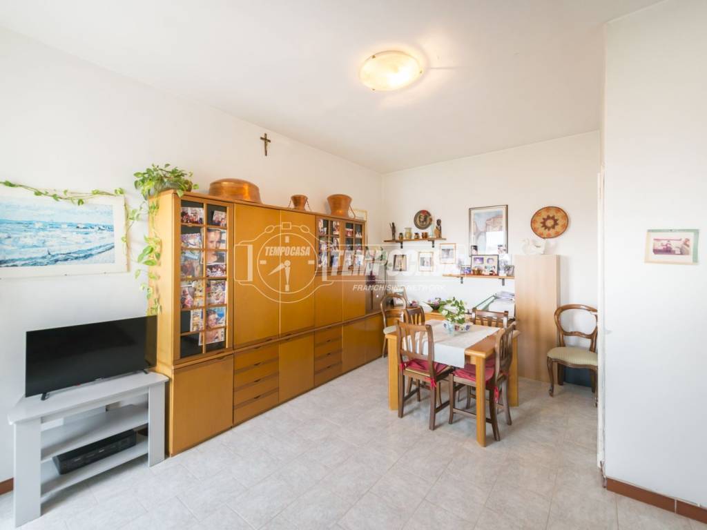 appartamento in vendita a Milano in zona Lorenteggio