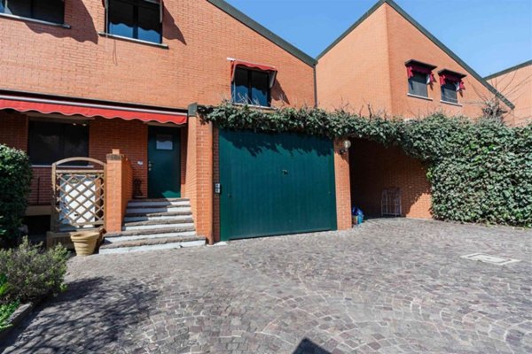 casa indipendente in vendita a Milano in zona Famagosta