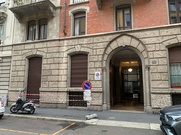 negozio in vendita a Milano in zona Guastalla