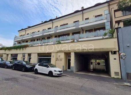 ufficio in vendita a Milano in zona Dergano