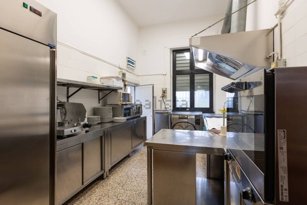 negozio in vendita a Milano in zona Vigentino