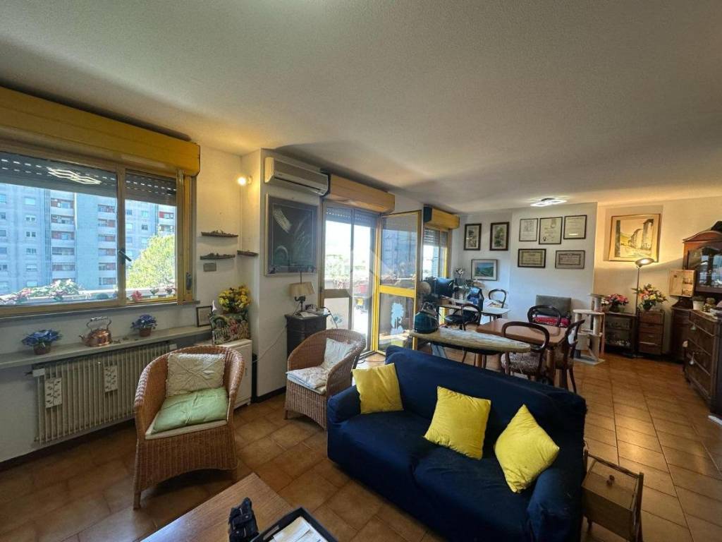 appartamento in vendita a Milano in zona Famagosta