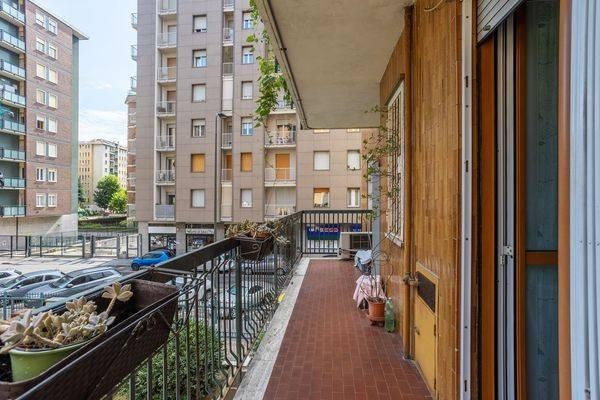 appartamento in vendita a Milano in zona Lorenteggio