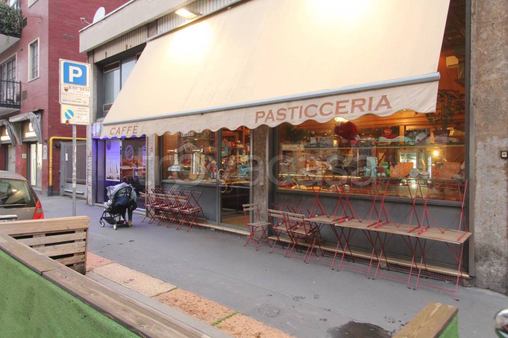 negozio in vendita a Milano in zona Porta Romana