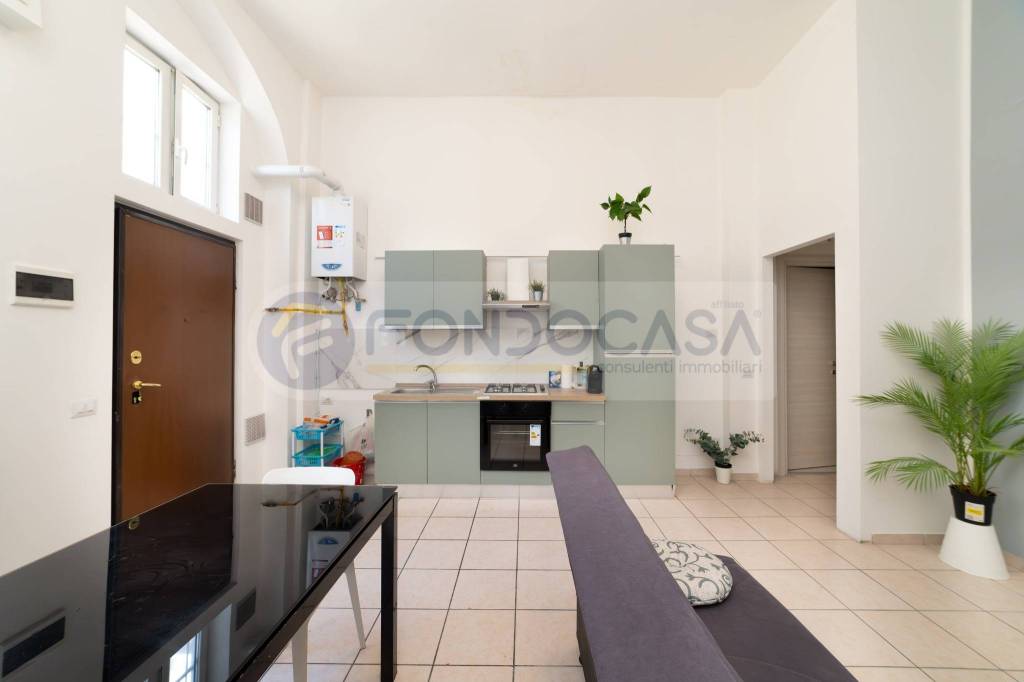 appartamento in vendita a Milano in zona Adriano