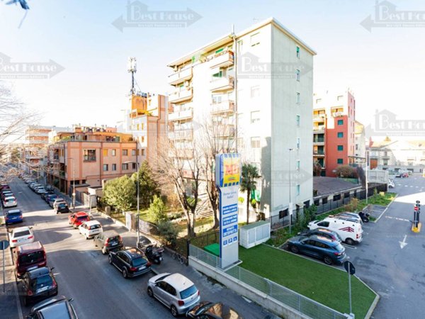 appartamento in vendita a Milano in zona Gorla