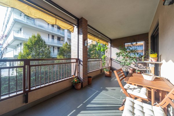 appartamento in vendita a Milano in zona Famagosta