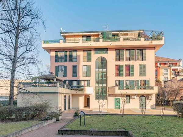 appartamento in vendita a Milano in zona Vigentino