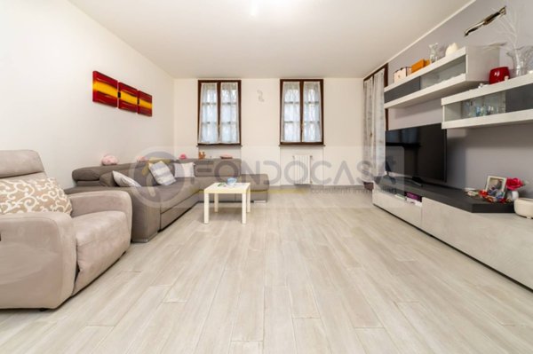 appartamento in vendita a Milano in zona Adriano