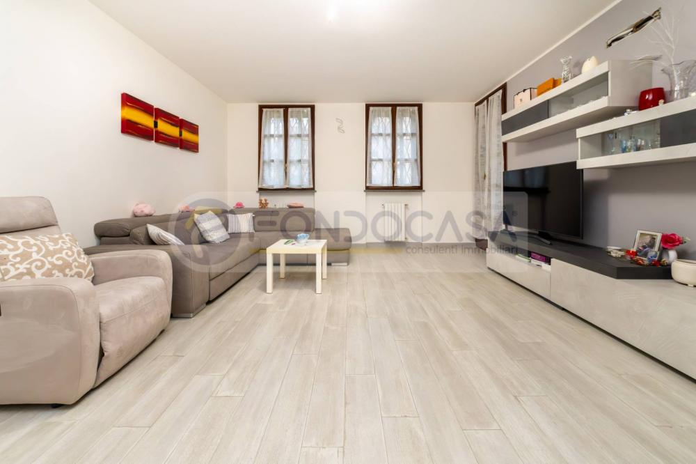appartamento in vendita a Milano in zona Adriano