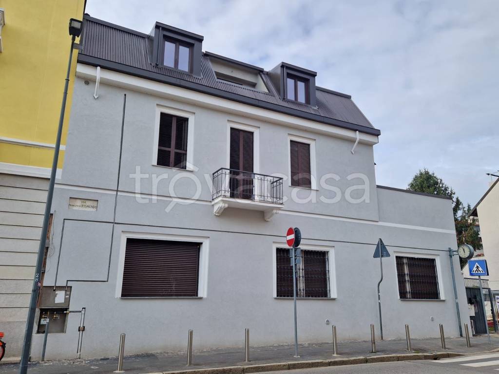 appartamento in vendita a Milano in zona Baggio