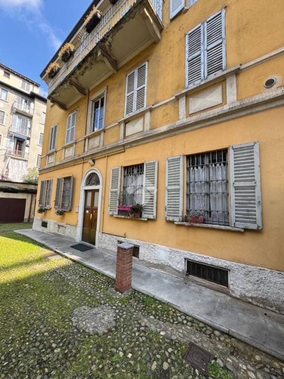 appartamento in vendita a Milano in zona Cinque Giornate