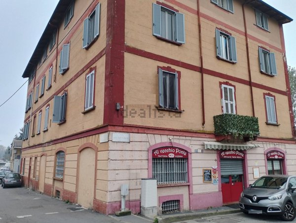 locale commerciale in vendita a Milano in zona Ponte Lambro